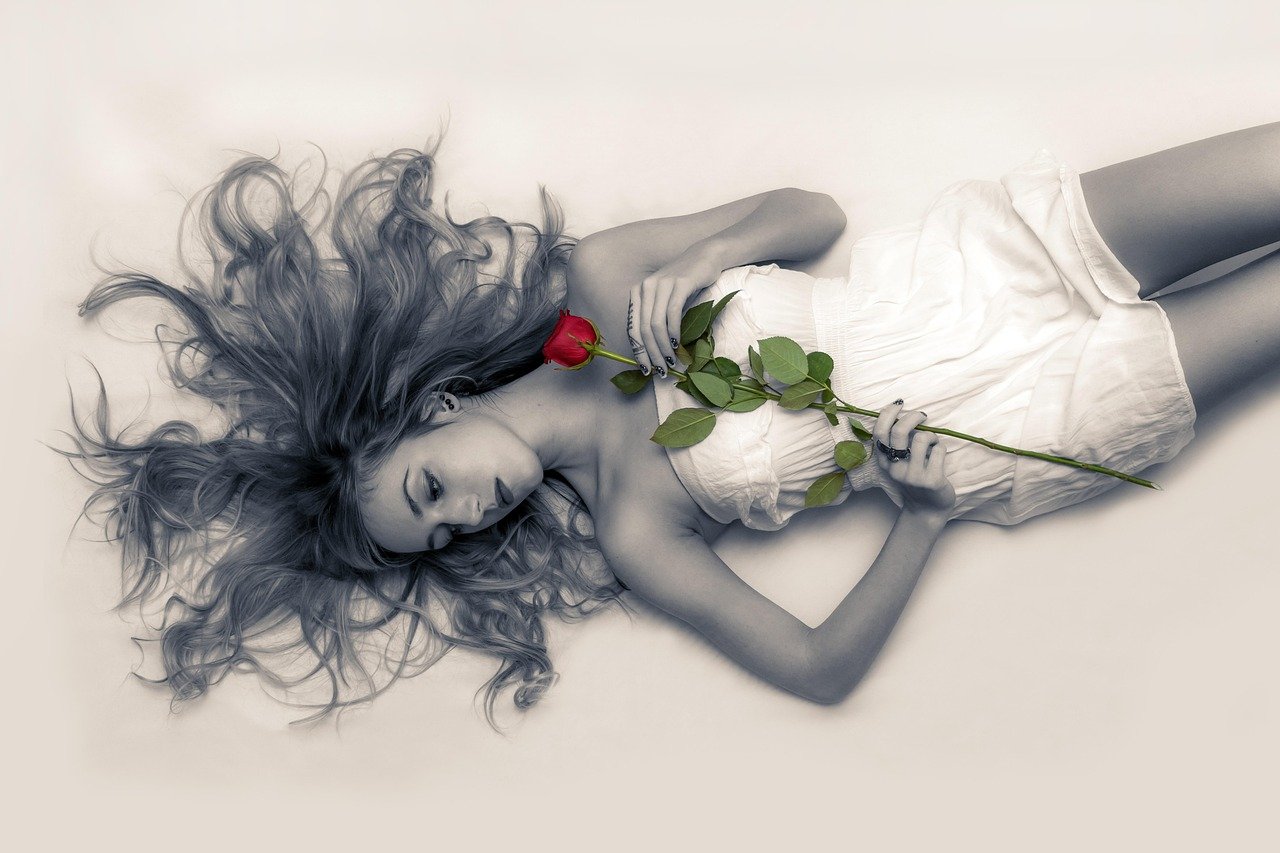 valentines day background, woman, model, young, rose, lying, female, female model, lady, modeling, rose flower, pose, posing, portrait